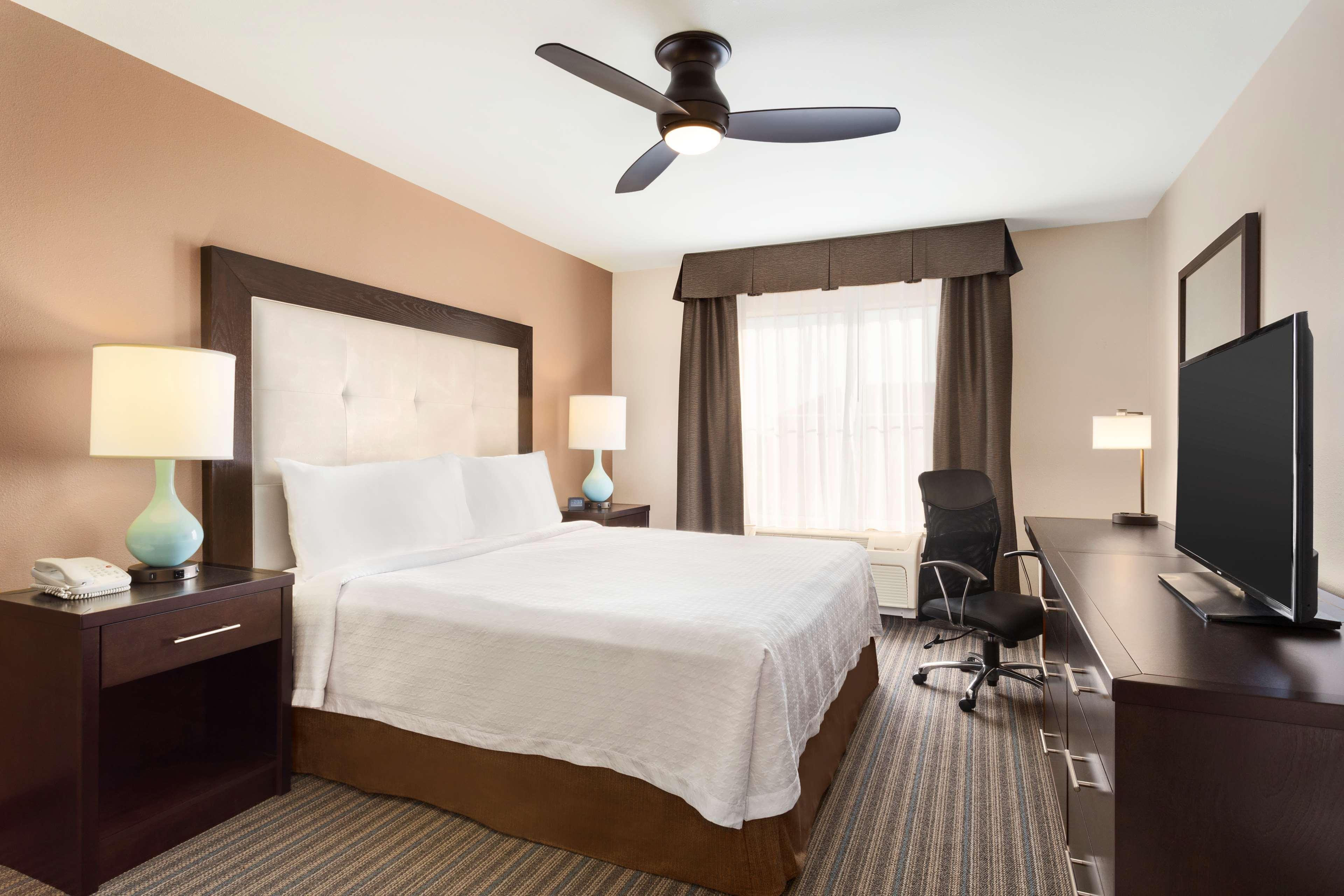 Homewood Suites By Hilton Fargo Exterior photo