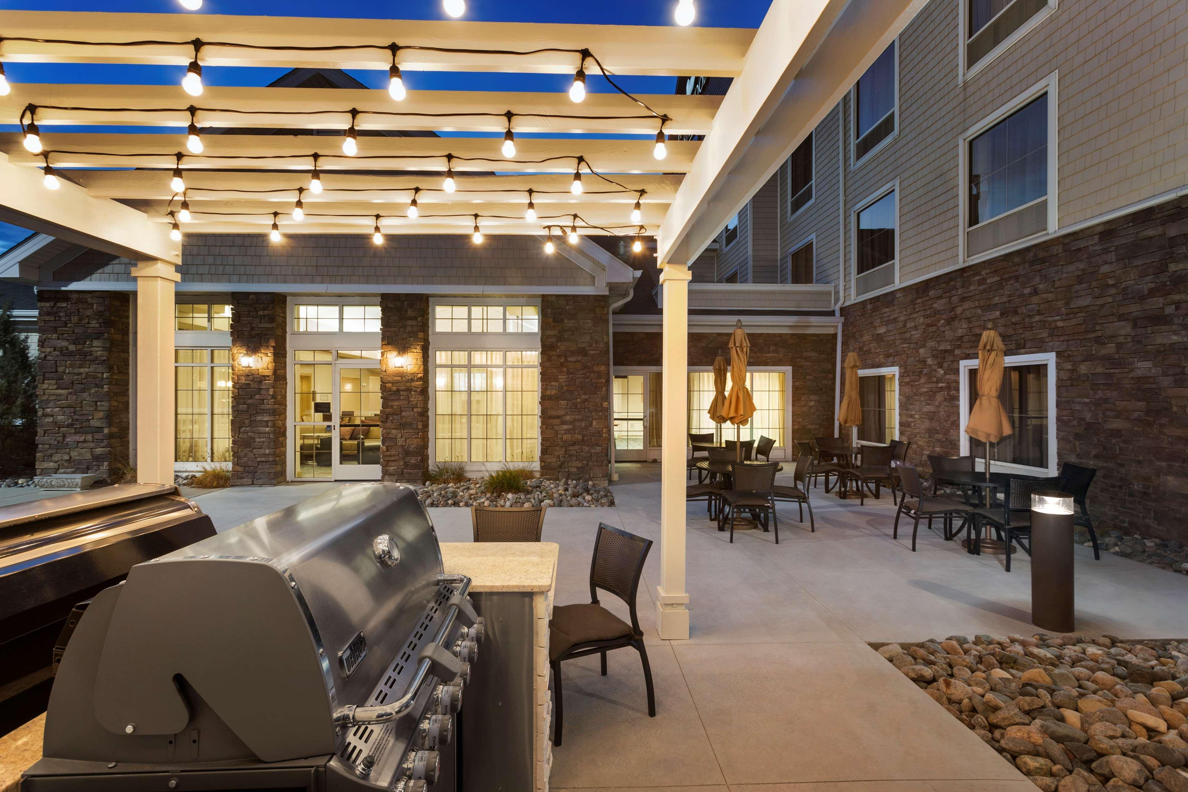 Homewood Suites By Hilton Fargo Exterior photo