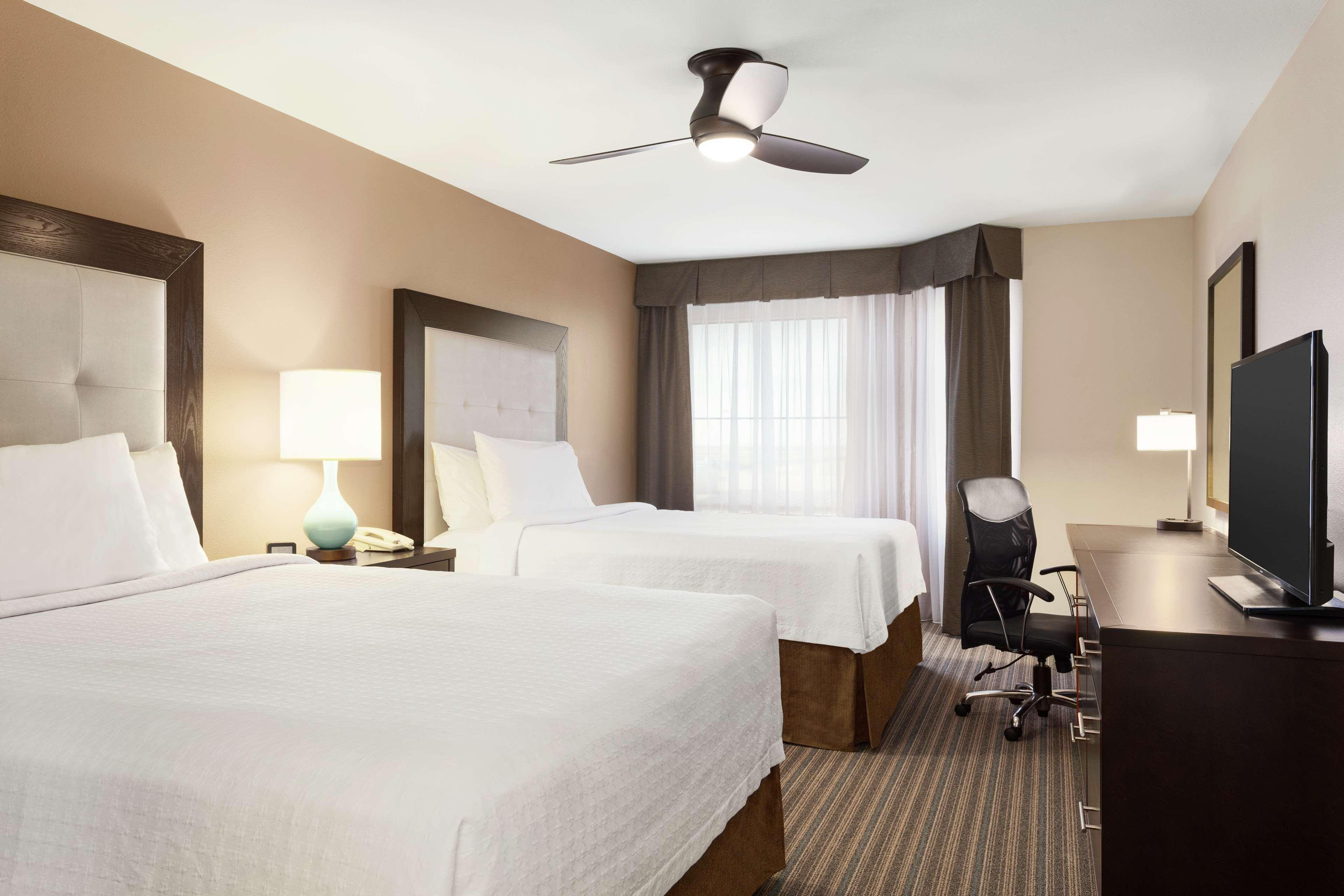 Homewood Suites By Hilton Fargo Exterior photo