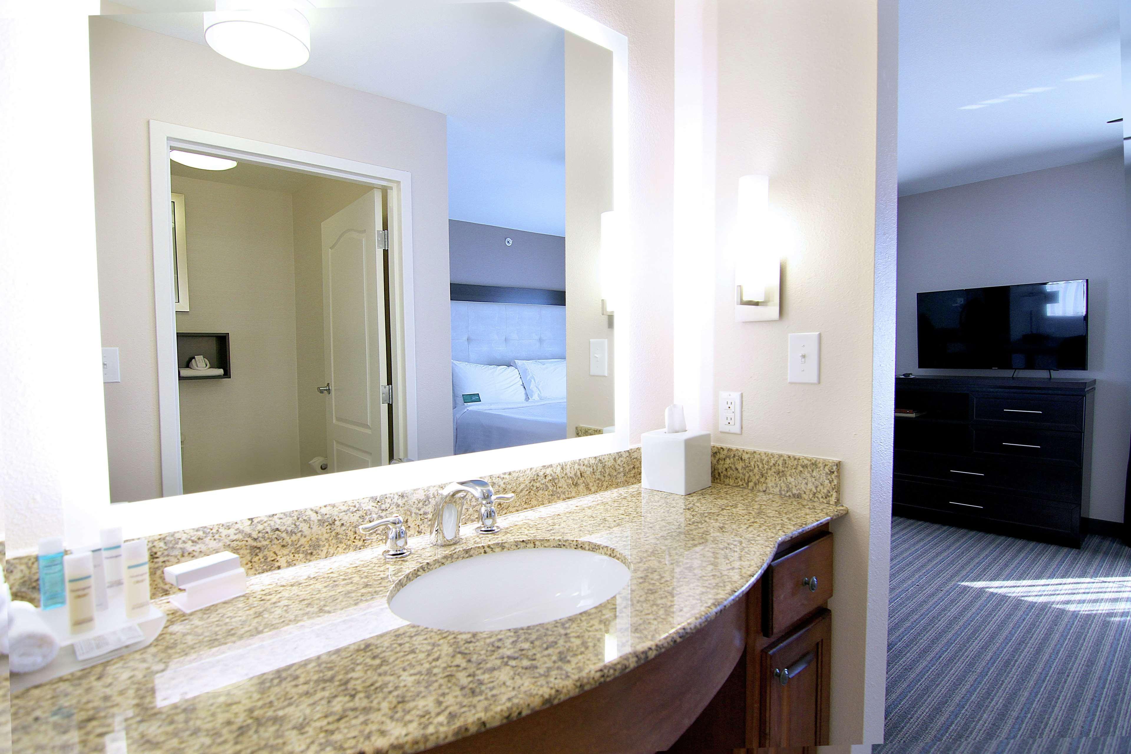 Homewood Suites By Hilton Fargo Exterior photo