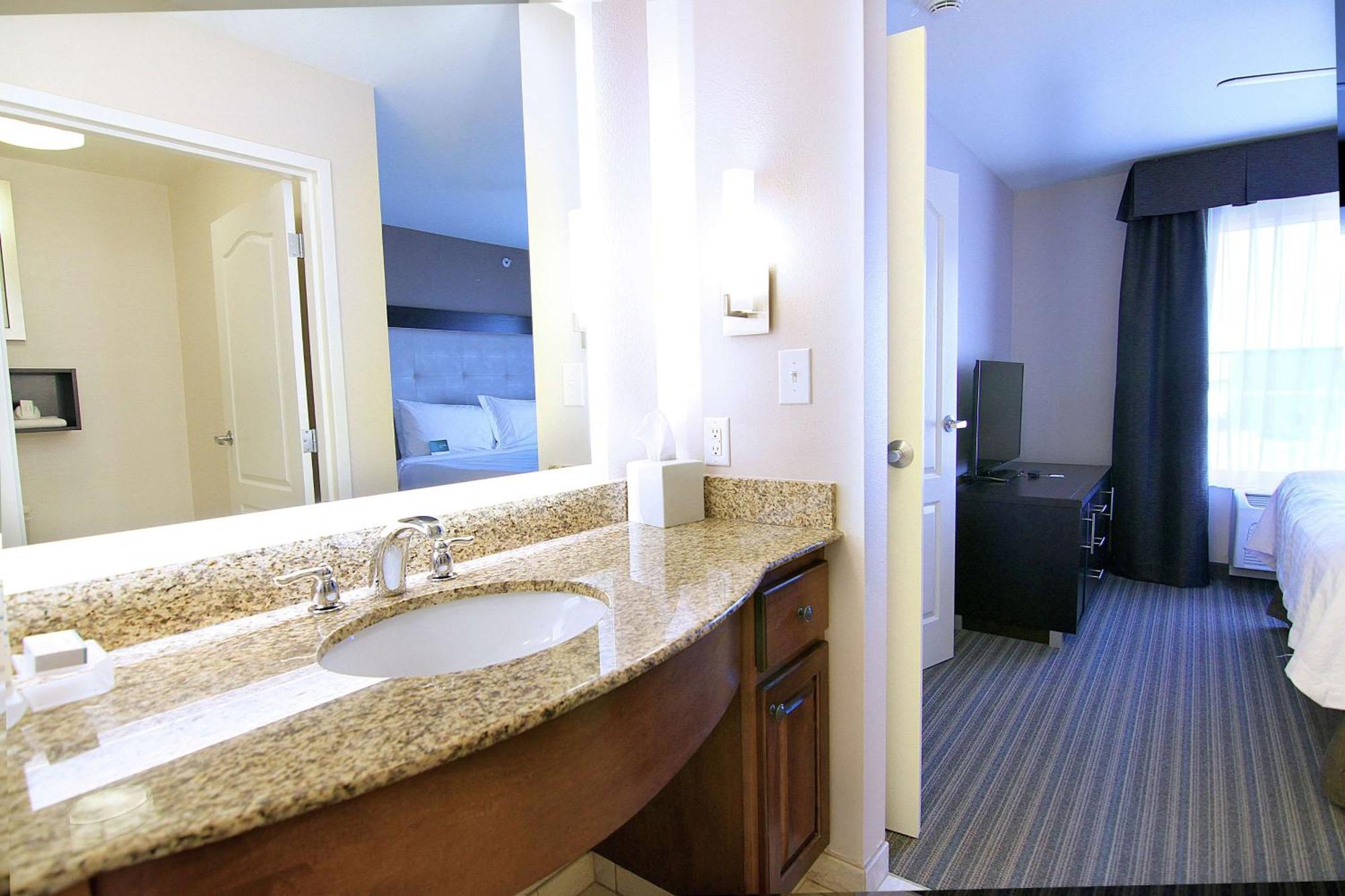 Homewood Suites By Hilton Fargo Exterior photo